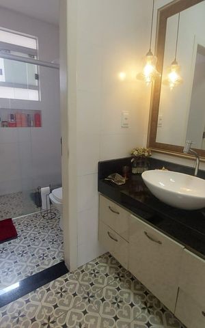 Casa à venda com 341m², 5 quartos e 3 vagas Casa à venda com 341m², 5 quartos e 3 vagasbanheiro 1