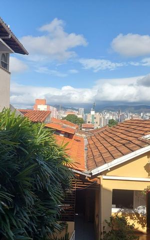 Casa à venda com 341m², 5 quartos e 3 vagas Casa à venda com 341m², 5 quartos e 3 vagasvista