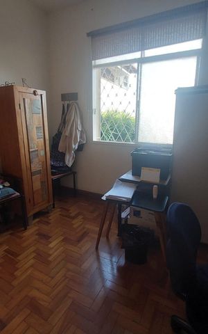 Casa à venda com 341m², 5 quartos e 3 vagas Casa à venda com 341m², 5 quartos e 3 vagasquarto 4