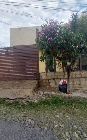 Casa à venda com 341m², 5 quartos e 3 vagas Casa à venda com 341m², 5 quartos e 3 vagasFachada