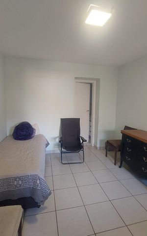 Casa à venda com 341m², 5 quartos e 3 vagas Casa à venda com 341m², 5 quartos e 3 vagasquarto 2
