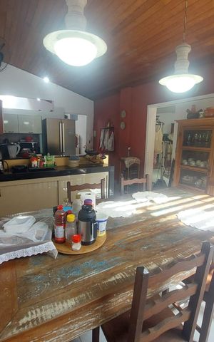 Casa à venda com 341m², 5 quartos e 3 vagas Casa à venda com 341m², 5 quartos e 3 vagascozinha