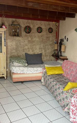Casa à venda com 100m², 4 quartos e 2 vagas Casa à venda com 100m², 4 quartos e 2 vagasSala