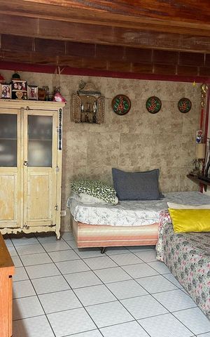 Casa à venda com 100m², 4 quartos e 2 vagas Casa à venda com 100m², 4 quartos e 2 vagasSala