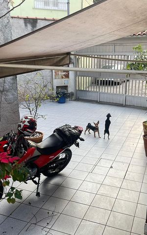 Casa à venda com 100m², 4 quartos e 2 vagas Casa à venda com 100m², 4 quartos e 2 vagasÁrea externa