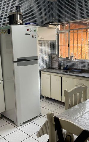 Casa à venda com 100m², 4 quartos e 2 vagas Casa à venda com 100m², 4 quartos e 2 vagasCozinha