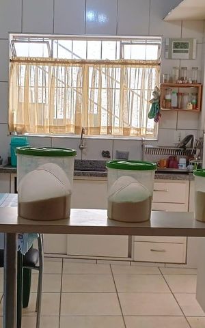 Casa à venda com 100m², 4 quartos e 2 vagas Casa à venda com 100m², 4 quartos e 2 vagasCozinha