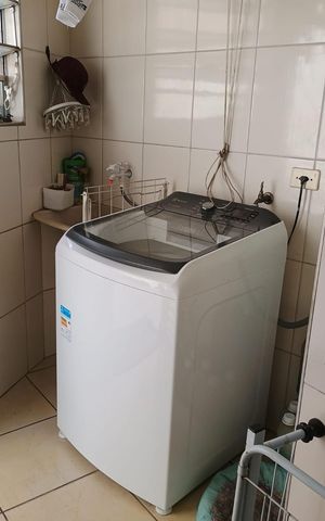 Casa à venda com 100m², 4 quartos e 2 vagas Casa à venda com 100m², 4 quartos e 2 vagasÁrea de serviço