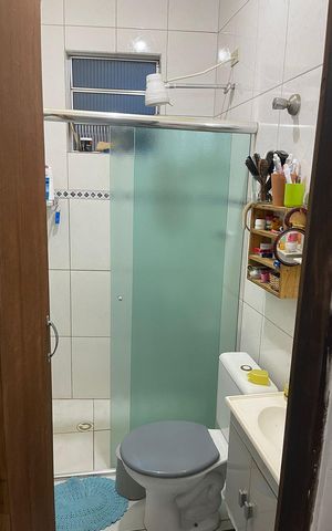 Casa à venda com 100m², 4 quartos e 2 vagas Casa à venda com 100m², 4 quartos e 2 vagasBanheiro 2
