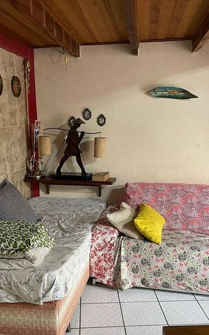 Casa à venda com 100m², 4 quartos e 2 vagas Casa à venda com 100m², 4 quartos e 2 vagasSala