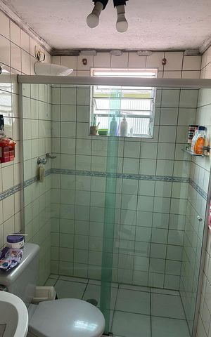 Casa à venda com 100m², 4 quartos e 2 vagas Casa à venda com 100m², 4 quartos e 2 vagasBanheiro 1