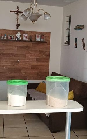 Casa à venda com 100m², 4 quartos e 2 vagas Casa à venda com 100m², 4 quartos e 2 vagasSala