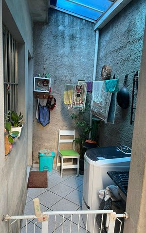Casa à venda com 100m², 4 quartos e 2 vagas Casa à venda com 100m², 4 quartos e 2 vagasÁrea de serviço