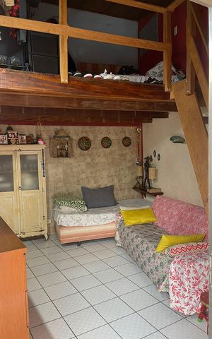 Casa à venda com 100m², 4 quartos e 2 vagas Casa à venda com 100m², 4 quartos e 2 vagasSala