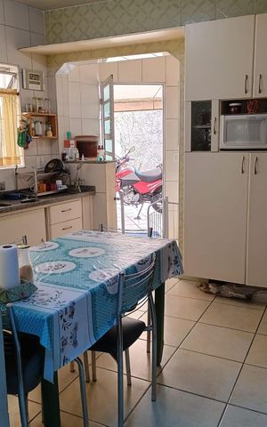 Casa à venda com 100m², 4 quartos e 2 vagas Casa à venda com 100m², 4 quartos e 2 vagasCozinha