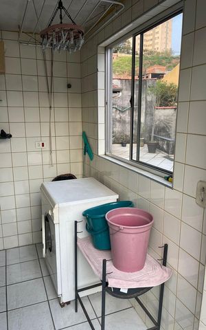 Casa à venda com 100m², 4 quartos e 2 vagas Casa à venda com 100m², 4 quartos e 2 vagasÁrea de serviço