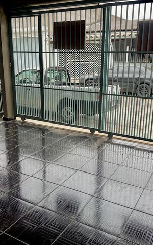 Casa para alugar com 65m², 2 quartos e 1 vaga Casa para alugar com 65m², 2 quartos e 1 vagaGaragens