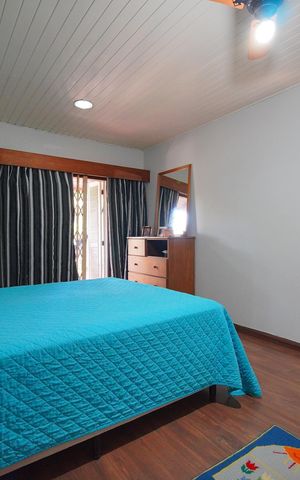 Casa de condomínio à venda com 256m², 4 quartos e 2 vagas Casa de condomínio à venda com 256m², 4 quartos e 2 vagasBanheiro