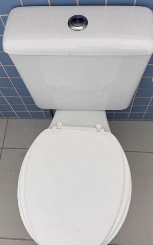 Casa de condomínio à venda com 250m², 5 quartos e 2 vagas Casa de condomínio à venda com 250m², 5 quartos e 2 vagasEstúdio - Lavabo