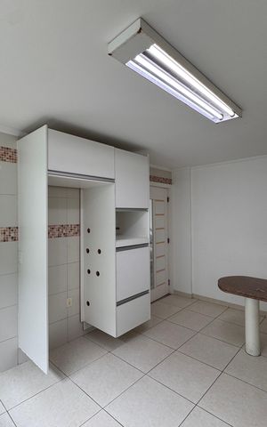 Casa de condomínio à venda com 250m², 5 quartos e 2 vagas Casa de condomínio à venda com 250m², 5 quartos e 2 vagasCozinha