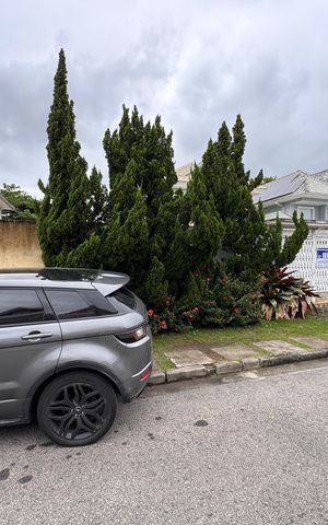 Casa de condomínio à venda com 250m², 5 quartos e 2 vagas Casa de condomínio à venda com 250m², 5 quartos e 2 vagasFachada