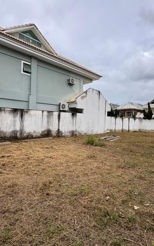 Casa de condomínio à venda com 250m², 5 quartos e 2 vagas Casa de condomínio à venda com 250m², 5 quartos e 2 vagasÁrea externa