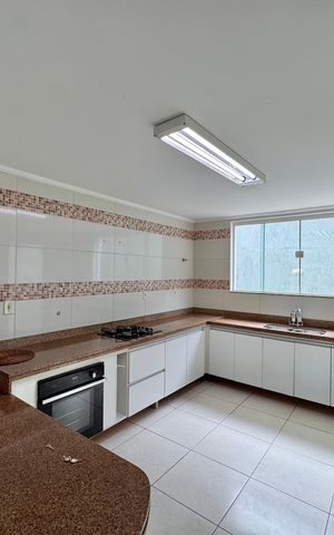 Casa de condomínio à venda com 250m², 5 quartos e 2 vagas Casa de condomínio à venda com 250m², 5 quartos e 2 vagasCozinha