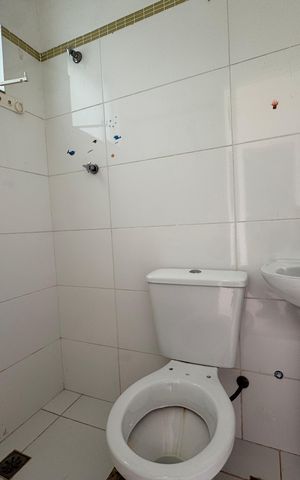 Casa de condomínio à venda com 250m², 5 quartos e 2 vagas Casa de condomínio à venda com 250m², 5 quartos e 2 vagasÁrea de Serviço - Banheiro