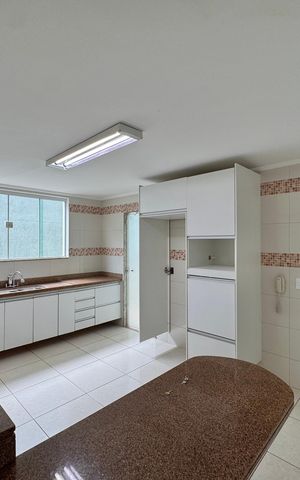 Casa de condomínio à venda com 250m², 5 quartos e 2 vagas Casa de condomínio à venda com 250m², 5 quartos e 2 vagasCozinha