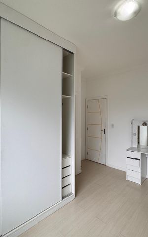 Casa de condomínio à venda com 250m², 5 quartos e 2 vagas Casa de condomínio à venda com 250m², 5 quartos e 2 vagasSuíte 3 (Canadense)