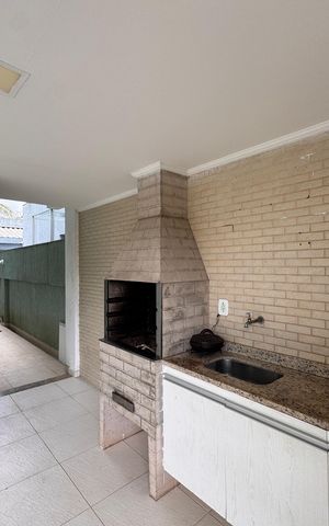 Casa de condomínio à venda com 250m², 5 quartos e 2 vagas Casa de condomínio à venda com 250m², 5 quartos e 2 vagasÁrea externa