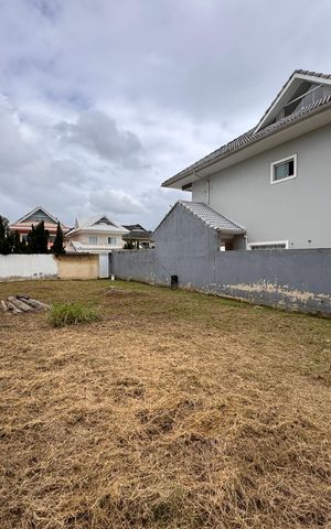 Casa de condomínio à venda com 250m², 5 quartos e 2 vagas Casa de condomínio à venda com 250m², 5 quartos e 2 vagasÁrea externa