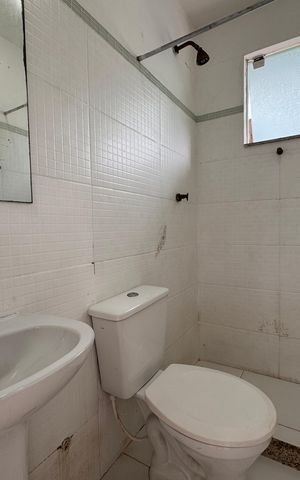 Casa de condomínio à venda com 250m², 5 quartos e 2 vagas Casa de condomínio à venda com 250m², 5 quartos e 2 vagasÁrea externa - Banheiro