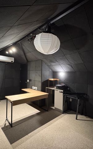 Casa de condomínio à venda com 250m², 5 quartos e 2 vagas Casa de condomínio à venda com 250m², 5 quartos e 2 vagasEstúdio
