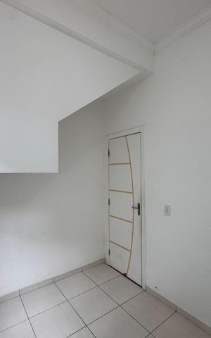 Casa de condomínio à venda com 250m², 5 quartos e 2 vagas Casa de condomínio à venda com 250m², 5 quartos e 2 vagasQuarto