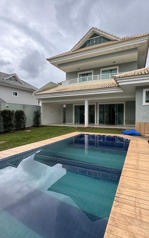 Casa de condomínio à venda com 250m², 5 quartos e 2 vagas Casa de condomínio à venda com 250m², 5 quartos e 2 vagasÁrea externa