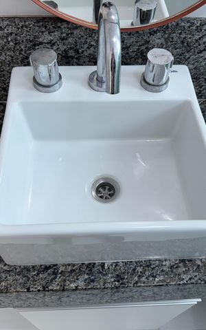 Casa de condomínio à venda com 250m², 5 quartos e 2 vagas Casa de condomínio à venda com 250m², 5 quartos e 2 vagasBanheiro Suítes Canadenses