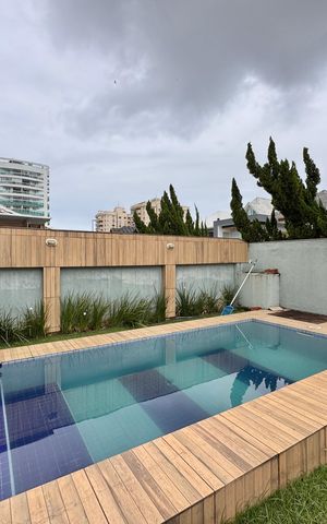 Casa de condomínio à venda com 250m², 5 quartos e 2 vagas Casa de condomínio à venda com 250m², 5 quartos e 2 vagasÁrea externa