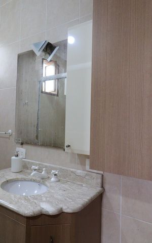 Casa à venda com 140m², 3 quartos e 2 vagasBanheiro