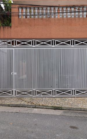 Casa à venda com 140m², 3 quartos e 2 vagasFachada