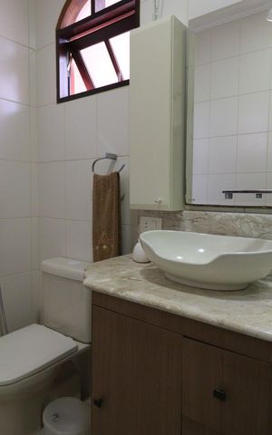 Casa à venda com 140m², 3 quartos e 2 vagasBanheiro da Suíte