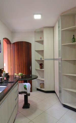 Casa à venda com 140m², 3 quartos e 2 vagasCozinha