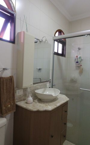 Casa à venda com 140m², 3 quartos e 2 vagasBanheiro da Suíte