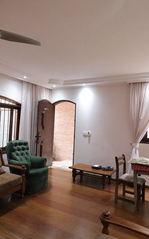 Casa à venda com 140m², 3 quartos e 2 vagasSala