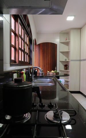 Casa à venda com 140m², 3 quartos e 2 vagasCozinha
