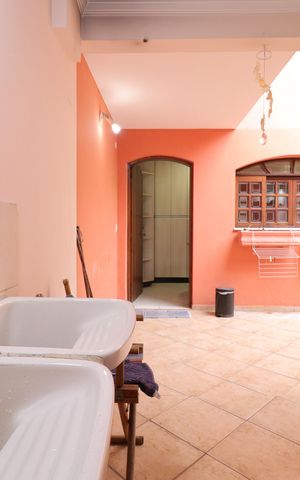 Casa à venda com 140m², 3 quartos e 2 vagasÁrea de Serviço