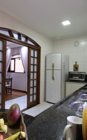 Casa à venda com 140m², 3 quartos e 2 vagasCozinha