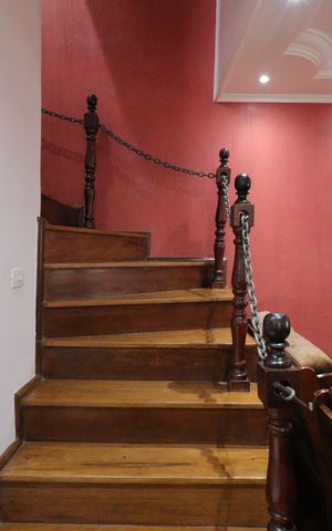 Casa à venda com 140m², 3 quartos e 2 vagasEscada