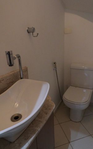 Casa à venda com 140m², 3 quartos e 2 vagasLavabo