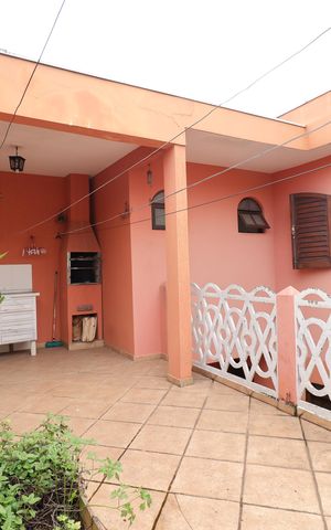 Casa à venda com 140m², 3 quartos e 2 vagasTerraço